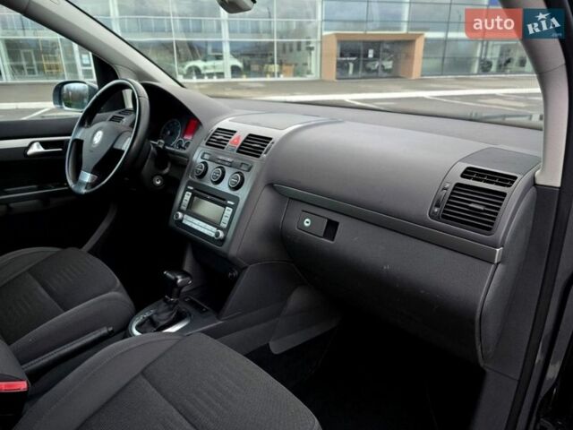 Серый Фольксваген Туран, объемом двигателя 1.4 л и пробегом 248 тыс. км за 6900 $, фото 30 на Automoto.ua