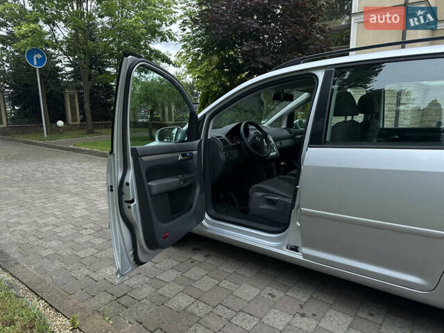 Серый Фольксваген Туран, объемом двигателя 1.6 л и пробегом 211 тыс. км за 7450 $, фото 21 на Automoto.ua