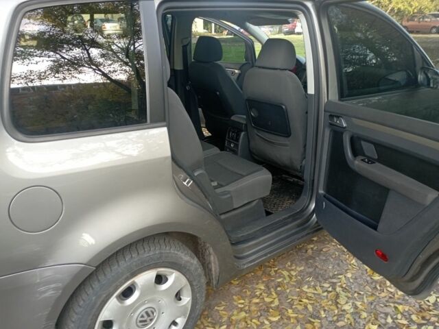 Сірий Фольксваген Туран, об'ємом двигуна 2 л та пробігом 382 тис. км за 5000 $, фото 9 на Automoto.ua