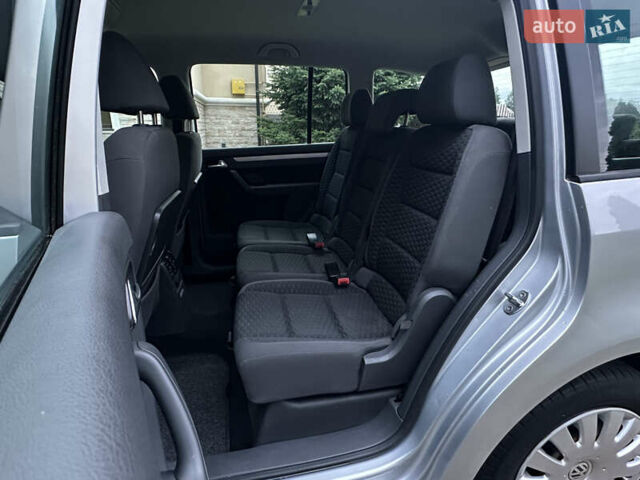 Серый Фольксваген Туран, объемом двигателя 1.6 л и пробегом 211 тыс. км за 7450 $, фото 29 на Automoto.ua