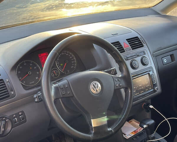 Серый Фольксваген Туран, объемом двигателя 1.39 л и пробегом 196 тыс. км за 7700 $, фото 9 на Automoto.ua