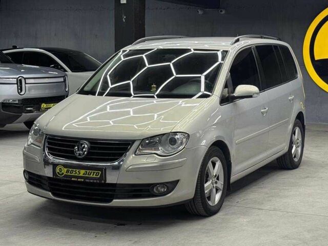 Серый Фольксваген Туран, объемом двигателя 2 л и пробегом 326 тыс. км за 7800 $, фото 2 на Automoto.ua