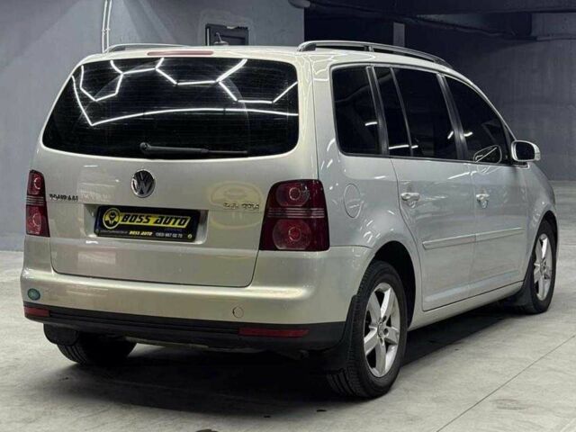 Серый Фольксваген Туран, объемом двигателя 2 л и пробегом 326 тыс. км за 7800 $, фото 5 на Automoto.ua