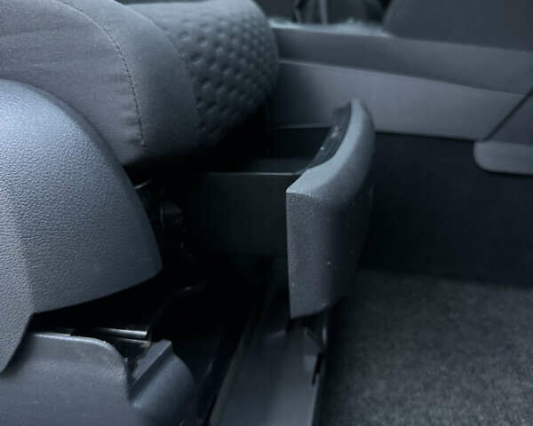 Серый Фольксваген Туран, объемом двигателя 1.6 л и пробегом 211 тыс. км за 7450 $, фото 38 на Automoto.ua