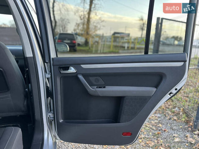 Серый Фольксваген Туран, объемом двигателя 1.6 л и пробегом 236 тыс. км за 8200 $, фото 38 на Automoto.ua