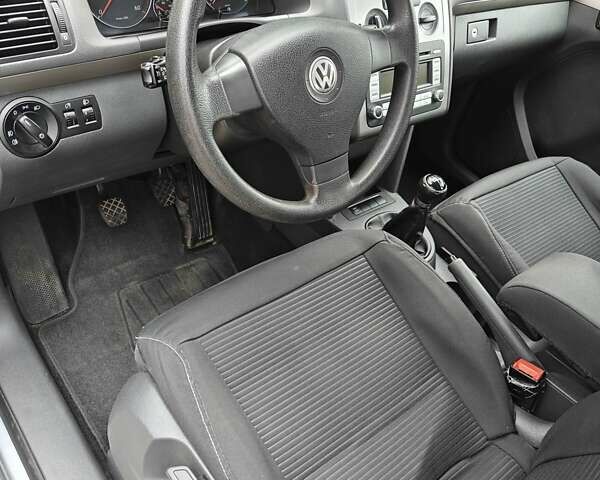 Сірий Фольксваген Туран, об'ємом двигуна 1.9 л та пробігом 263 тис. км за 8500 $, фото 9 на Automoto.ua