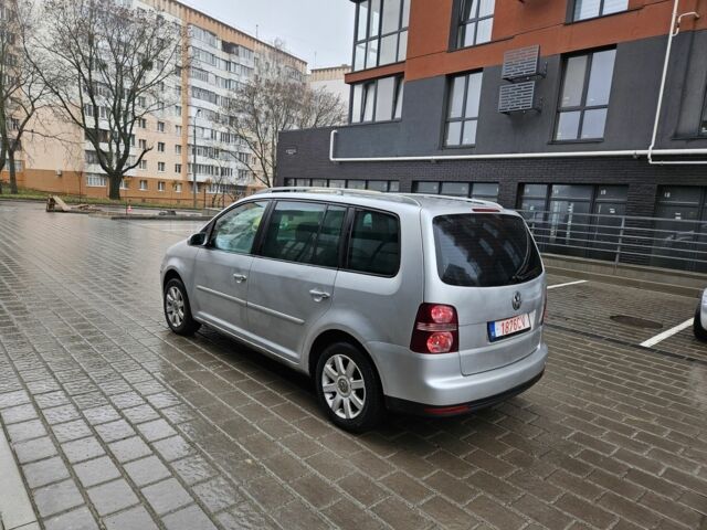 Серый Фольксваген Туран, объемом двигателя 1.9 л и пробегом 350 тыс. км за 2800 $, фото 4 на Automoto.ua