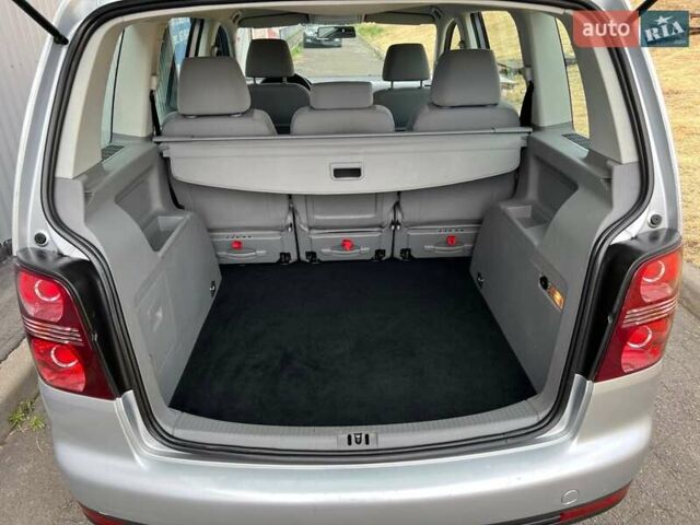 Серый Фольксваген Туран, объемом двигателя 1.4 л и пробегом 260 тыс. км за 6999 $, фото 4 на Automoto.ua