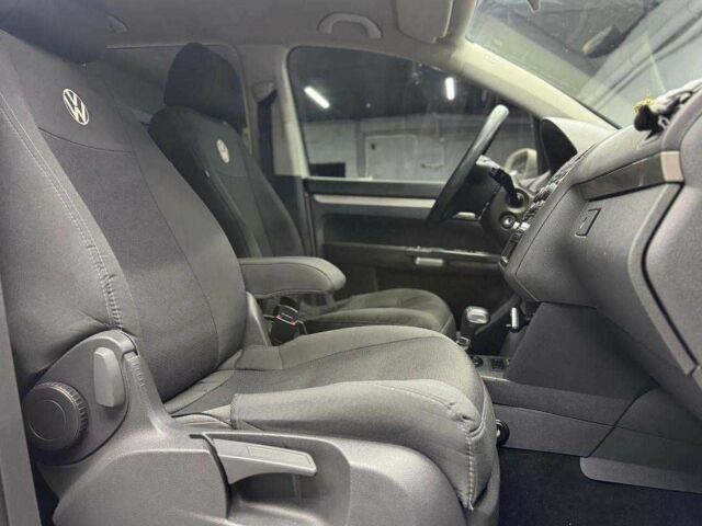 Серый Фольксваген Туран, объемом двигателя 2 л и пробегом 326 тыс. км за 7800 $, фото 13 на Automoto.ua