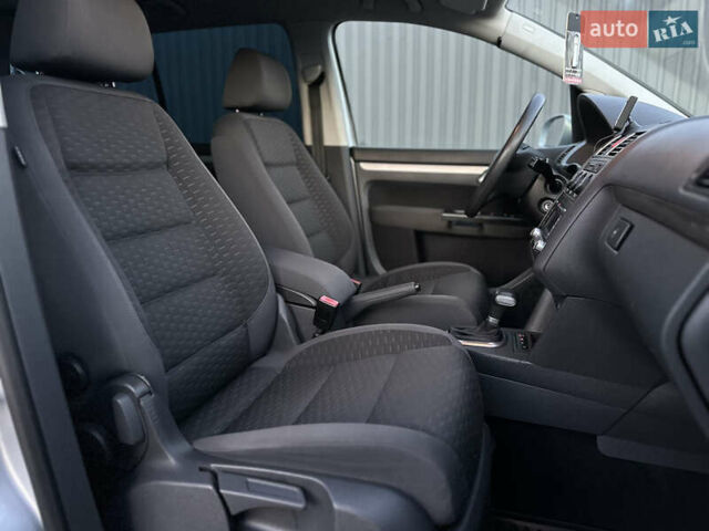 Серый Фольксваген Туран, объемом двигателя 1.4 л и пробегом 230 тыс. км за 7200 $, фото 43 на Automoto.ua