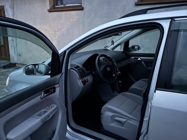 Серый Фольксваген Туран, объемом двигателя 1.6 л и пробегом 226 тыс. км за 8395 $, фото 6 на Automoto.ua