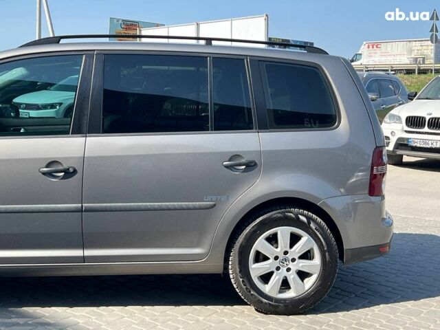 Серый Фольксваген Туран, объемом двигателя 1.6 л и пробегом 254 тыс. км за 7590 $, фото 4 на Automoto.ua