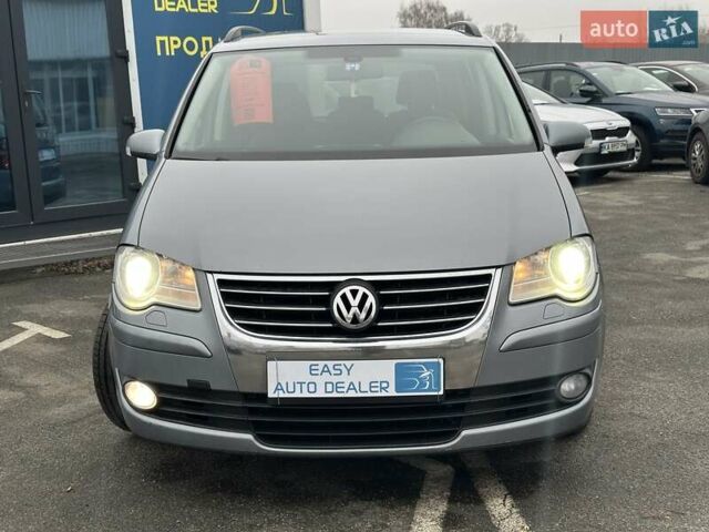 Серый Фольксваген Туран, объемом двигателя 1.39 л и пробегом 263 тыс. км за 6290 $, фото 2 на Automoto.ua