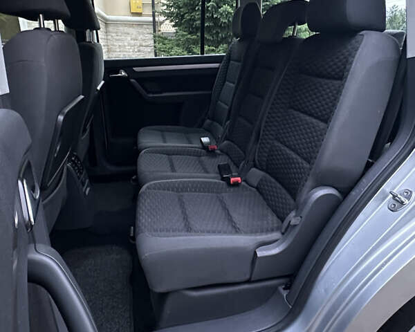 Серый Фольксваген Туран, объемом двигателя 1.6 л и пробегом 211 тыс. км за 7450 $, фото 30 на Automoto.ua