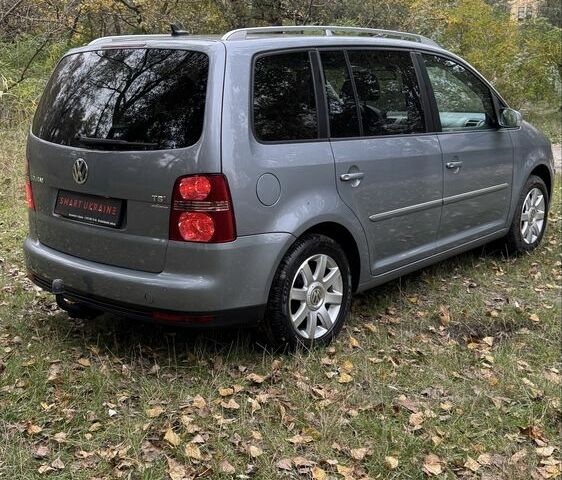 Серый Фольксваген Туран, объемом двигателя 1.4 л и пробегом 187 тыс. км за 8250 $, фото 2 на Automoto.ua