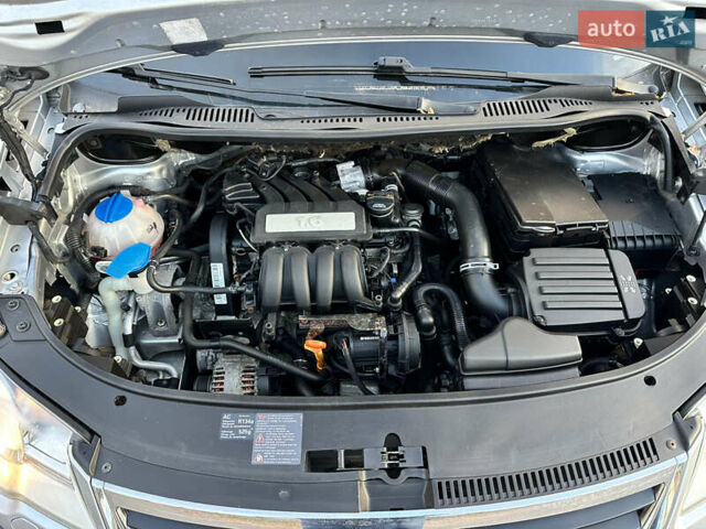 Сірий Фольксваген Туран, об'ємом двигуна 1.6 л та пробігом 196 тис. км за 8199 $, фото 76 на Automoto.ua