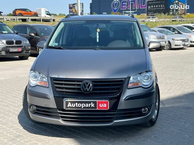Серый Фольксваген Туран, объемом двигателя 1.6 л и пробегом 254 тыс. км за 7590 $, фото 1 на Automoto.ua