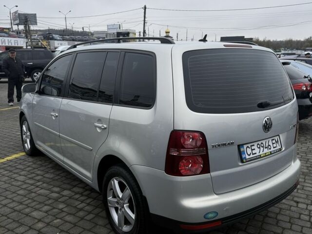 Серый Фольксваген Туран, объемом двигателя 2 л и пробегом 326 тыс. км за 7600 $, фото 4 на Automoto.ua