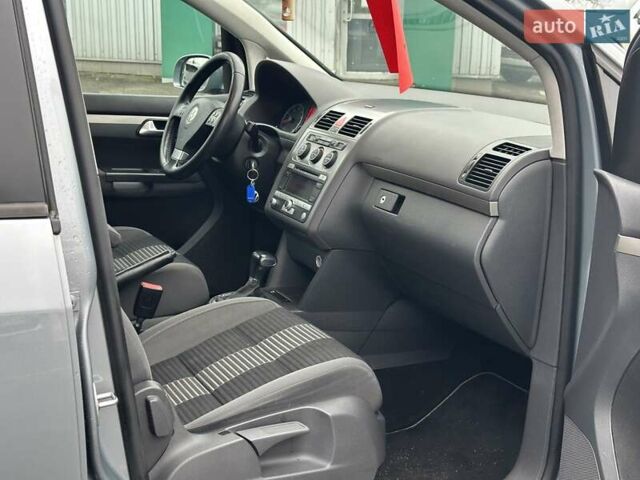 Серый Фольксваген Туран, объемом двигателя 1.39 л и пробегом 263 тыс. км за 6290 $, фото 24 на Automoto.ua