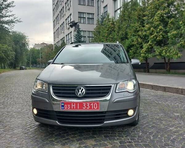 Сірий Фольксваген Туран, об'ємом двигуна 1.4 л та пробігом 232 тис. км за 7000 $, фото 1 на Automoto.ua