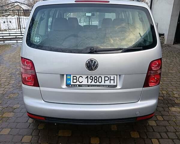 Серый Фольксваген Туран, объемом двигателя 1.6 л и пробегом 264 тыс. км за 8400 $, фото 4 на Automoto.ua