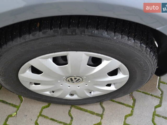 Серый Фольксваген Туран, объемом двигателя 1.6 л и пробегом 176 тыс. км за 8550 $, фото 5 на Automoto.ua