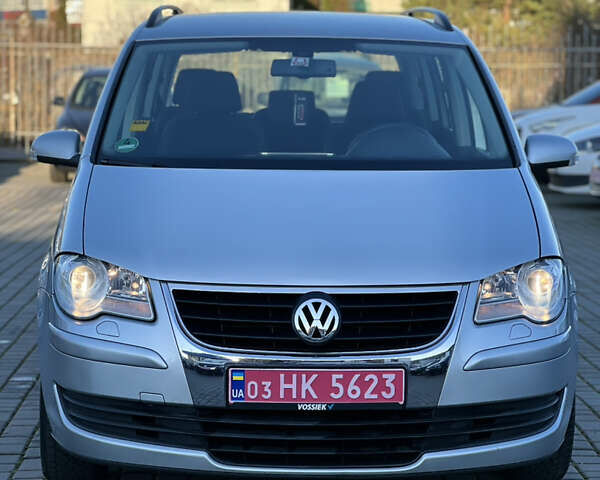 Серый Фольксваген Туран, объемом двигателя 1.4 л и пробегом 175 тыс. км за 7500 $, фото 1 на Automoto.ua