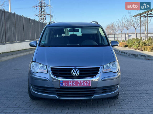 Серый Фольксваген Туран, объемом двигателя 1.4 л и пробегом 188 тыс. км за 6000 $, фото 1 на Automoto.ua