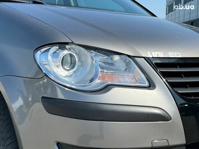 Серый Фольксваген Туран, объемом двигателя 1.6 л и пробегом 254 тыс. км за 7590 $, фото 12 на Automoto.ua