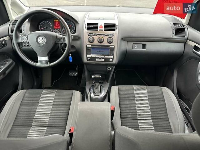 Серый Фольксваген Туран, объемом двигателя 1.39 л и пробегом 263 тыс. км за 6290 $, фото 30 на Automoto.ua