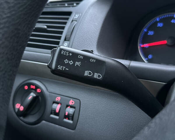 Серый Фольксваген Туран, объемом двигателя 1.6 л и пробегом 211 тыс. км за 7450 $, фото 50 на Automoto.ua