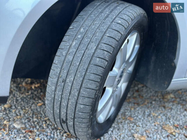 Серый Фольксваген Туран, объемом двигателя 1.6 л и пробегом 236 тыс. км за 8200 $, фото 57 на Automoto.ua