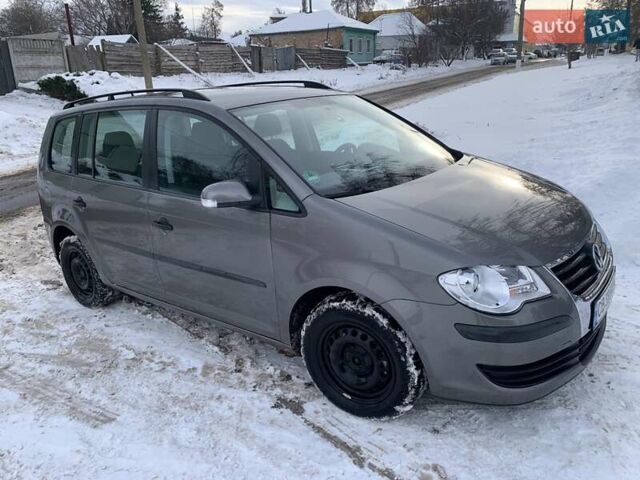 Сірий Фольксваген Туран, об'ємом двигуна 1.6 л та пробігом 245 тис. км за 6600 $, фото 7 на Automoto.ua
