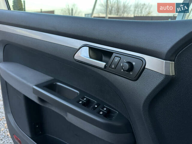 Серый Фольксваген Туран, объемом двигателя 1.6 л и пробегом 236 тыс. км за 8200 $, фото 23 на Automoto.ua