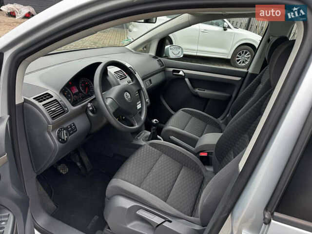 Серый Фольксваген Туран, объемом двигателя 1.4 л и пробегом 149 тыс. км за 7300 $, фото 7 на Automoto.ua