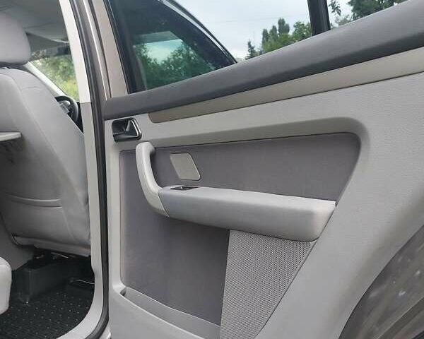 Сірий Фольксваген Туран, об'ємом двигуна 1.4 л та пробігом 232 тис. км за 7000 $, фото 34 на Automoto.ua