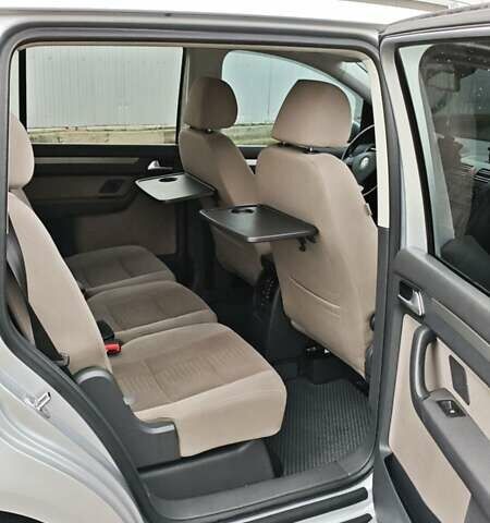 Серый Фольксваген Туран, объемом двигателя 1.97 л и пробегом 313 тыс. км за 7800 $, фото 11 на Automoto.ua