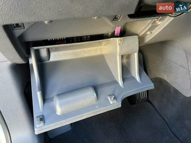 Серый Фольксваген Туран, объемом двигателя 1.4 л и пробегом 188 тыс. км за 6000 $, фото 76 на Automoto.ua