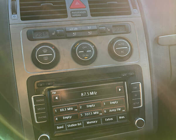 Серый Фольксваген Туран, объемом двигателя 1.39 л и пробегом 196 тыс. км за 7700 $, фото 11 на Automoto.ua