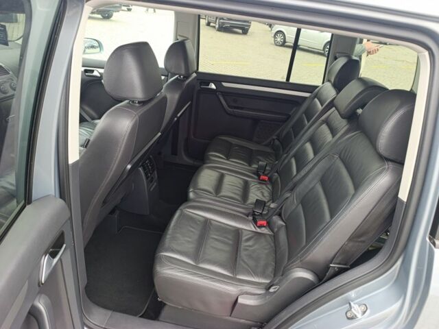 Серый Фольксваген Туран, объемом двигателя 10 л и пробегом 170 тыс. км за 7903 $, фото 4 на Automoto.ua