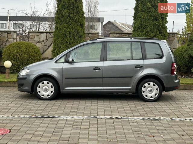 Серый Фольксваген Туран, объемом двигателя 1.6 л и пробегом 210 тыс. км за 7350 $, фото 16 на Automoto.ua