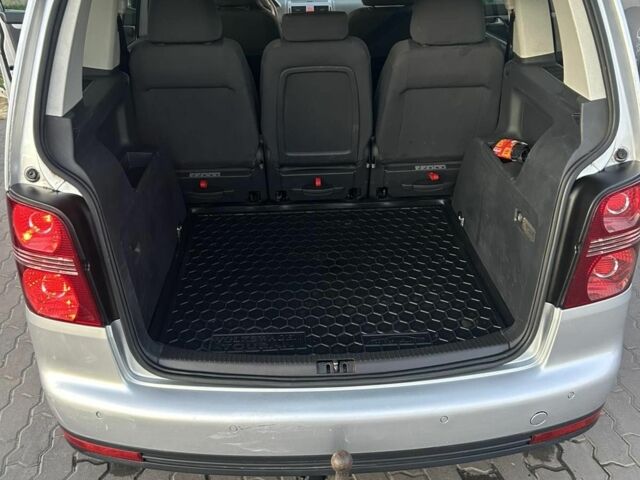 Сірий Фольксваген Туран, об'ємом двигуна 1.4 л та пробігом 210 тис. км за 7000 $, фото 5 на Automoto.ua