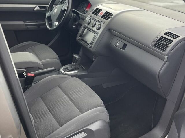 Серый Фольксваген Туран, объемом двигателя 1.4 л и пробегом 205 тыс. км за 6900 $, фото 6 на Automoto.ua