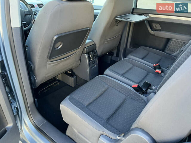 Серый Фольксваген Туран, объемом двигателя 1.4 л и пробегом 188 тыс. км за 6000 $, фото 46 на Automoto.ua