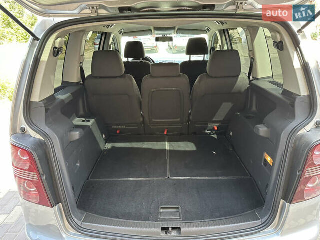 Сірий Фольксваген Туран, об'ємом двигуна 1.39 л та пробігом 216 тис. км за 6500 $, фото 13 на Automoto.ua