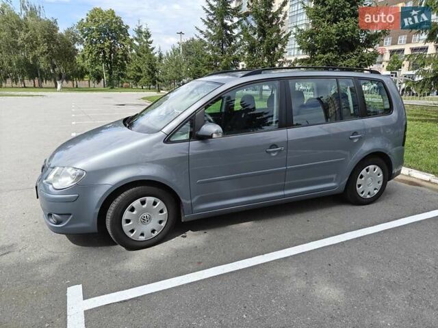 Сірий Фольксваген Туран, об'ємом двигуна 1.9 л та пробігом 263 тис. км за 8500 $, фото 1 на Automoto.ua