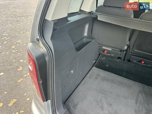 Сірий Фольксваген Туран, об'ємом двигуна 1.6 л та пробігом 196 тис. км за 8199 $, фото 35 на Automoto.ua