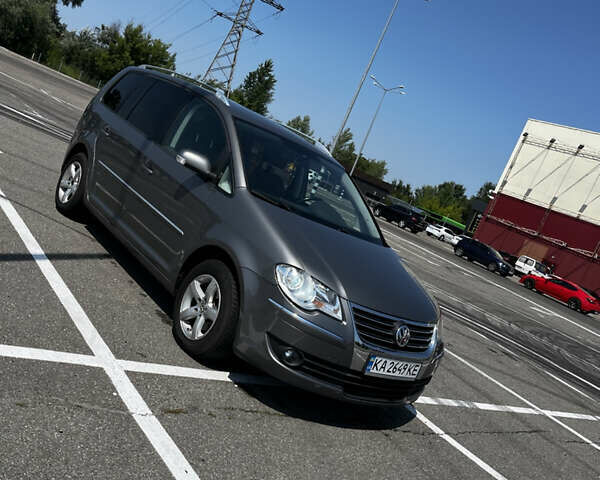 Серый Фольксваген Туран, объемом двигателя 2 л и пробегом 226 тыс. км за 10750 $, фото 6 на Automoto.ua