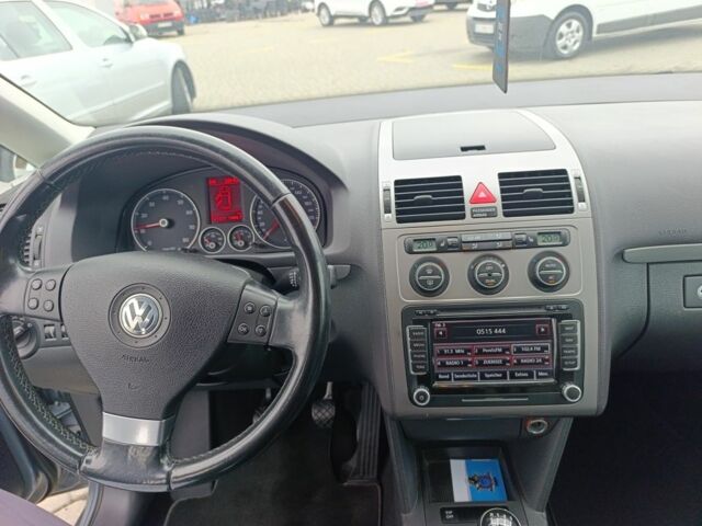 Серый Фольксваген Туран, объемом двигателя 10 л и пробегом 170 тыс. км за 7903 $, фото 5 на Automoto.ua