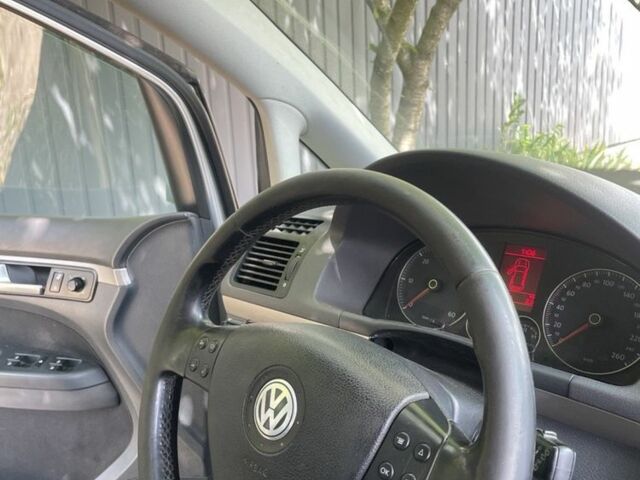 Серый Фольксваген Туран, объемом двигателя 2 л и пробегом 345 тыс. км за 5999 $, фото 3 на Automoto.ua